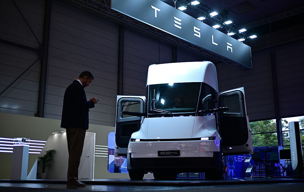 Tesla Cybertruck зіткнувся з викликами інфраструктури 3