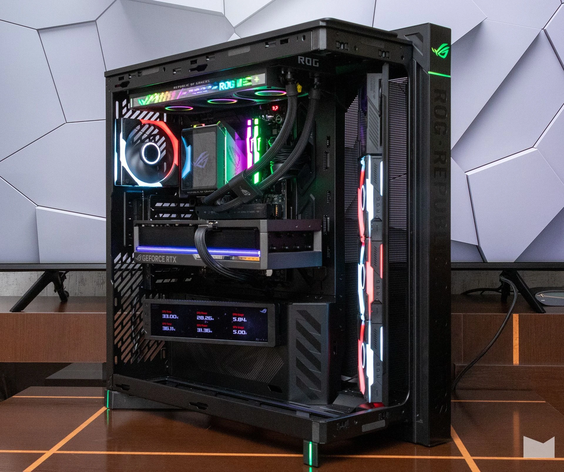 ПК з RTX 5080 та Ryzen 7 9800X3D в корпусі ASUS ROG Cronox ARGB 36
