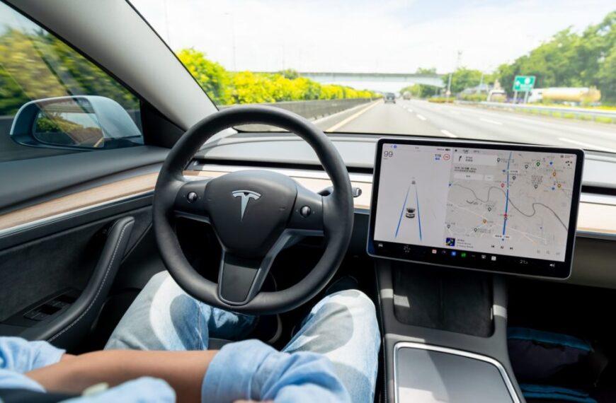 Головна 1 Продажі Tesla Cybertruck стрімко падають на тлі посередніх результатів компанії за третій…