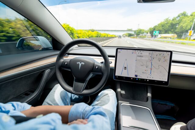 Продажі Tesla Cybertruck стрімко падають на тлі посередніх результатів компанії за третій квартал 2