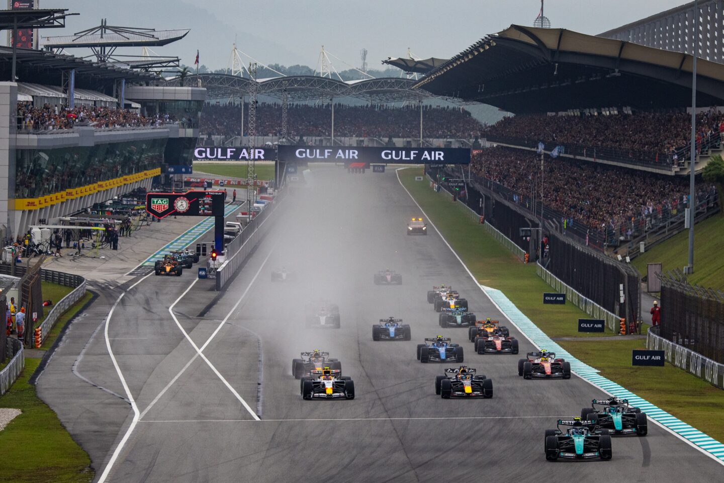 F1 у Бахрейні, але з програмним збоєм: гонку довелося перезапускати 4