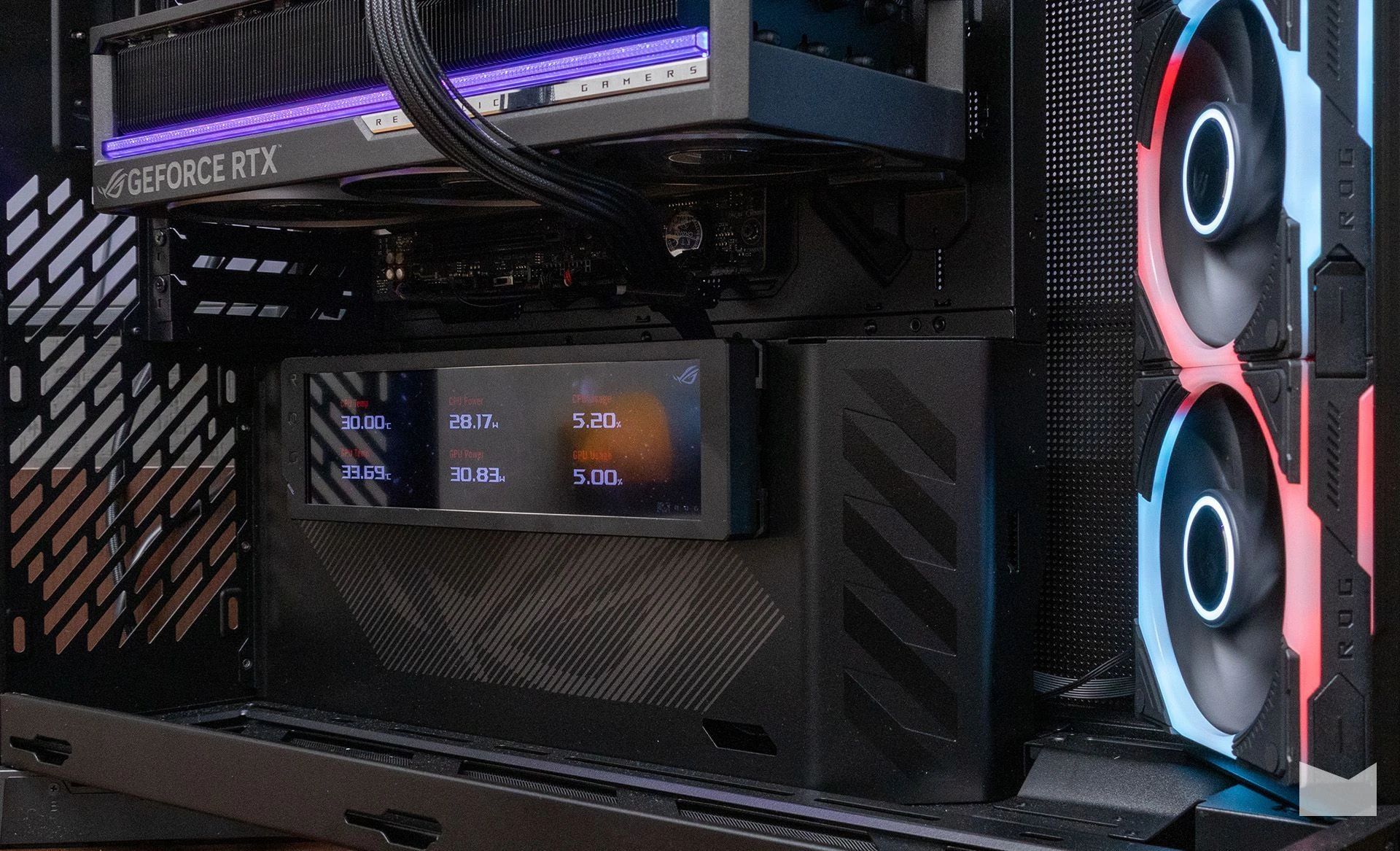ПК з RTX 5080 та Ryzen 7 9800X3D в корпусі ASUS ROG Cronox ARGB 29