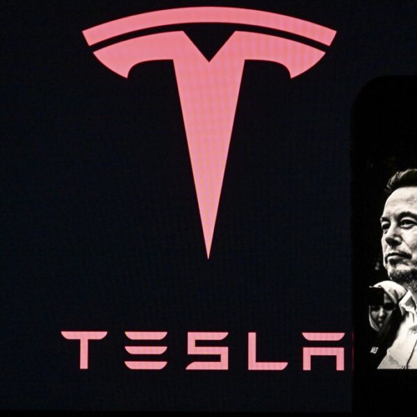 Рік потому Tesla та Маск досі не визначилися з поняттям “достатку”