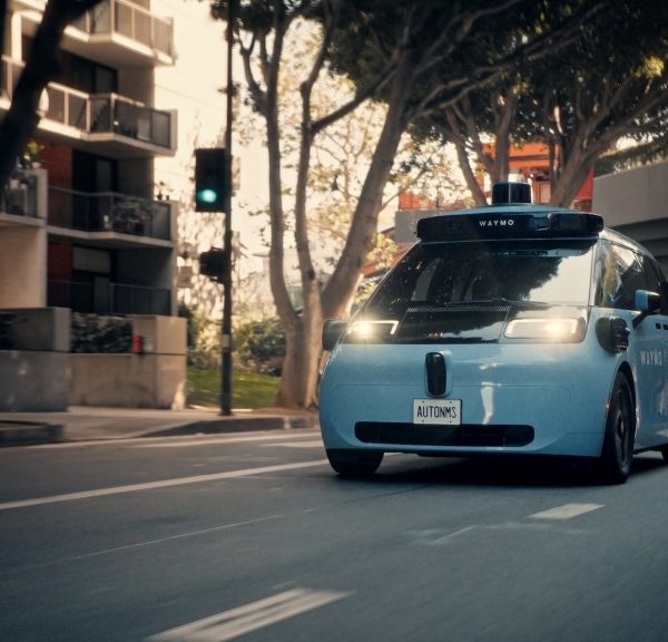 Waymo залучила $5 млрд від Blackstone і PIMCO для розширення роботаксі